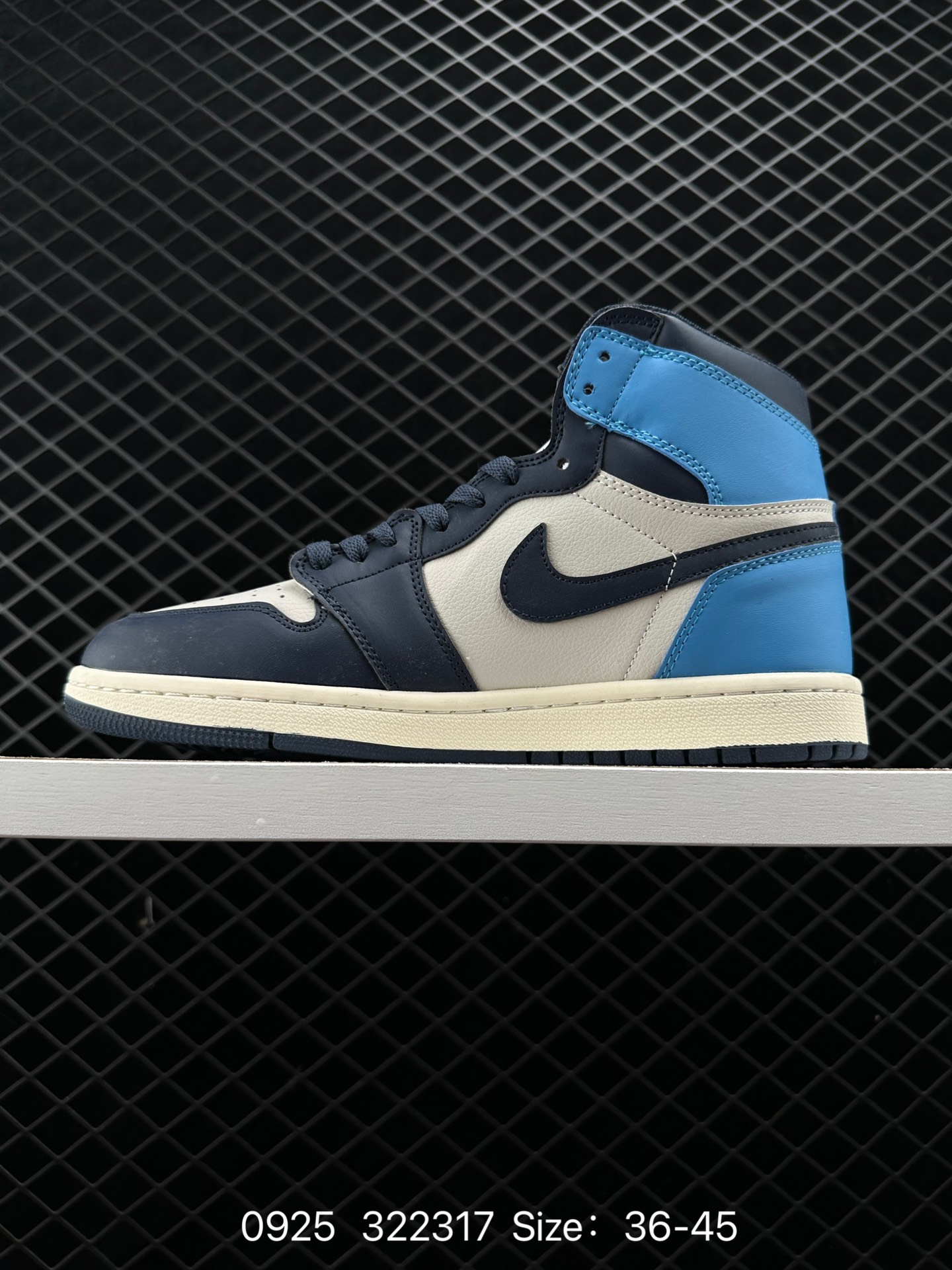 （NIKE）AIR JORDAN 1 MID